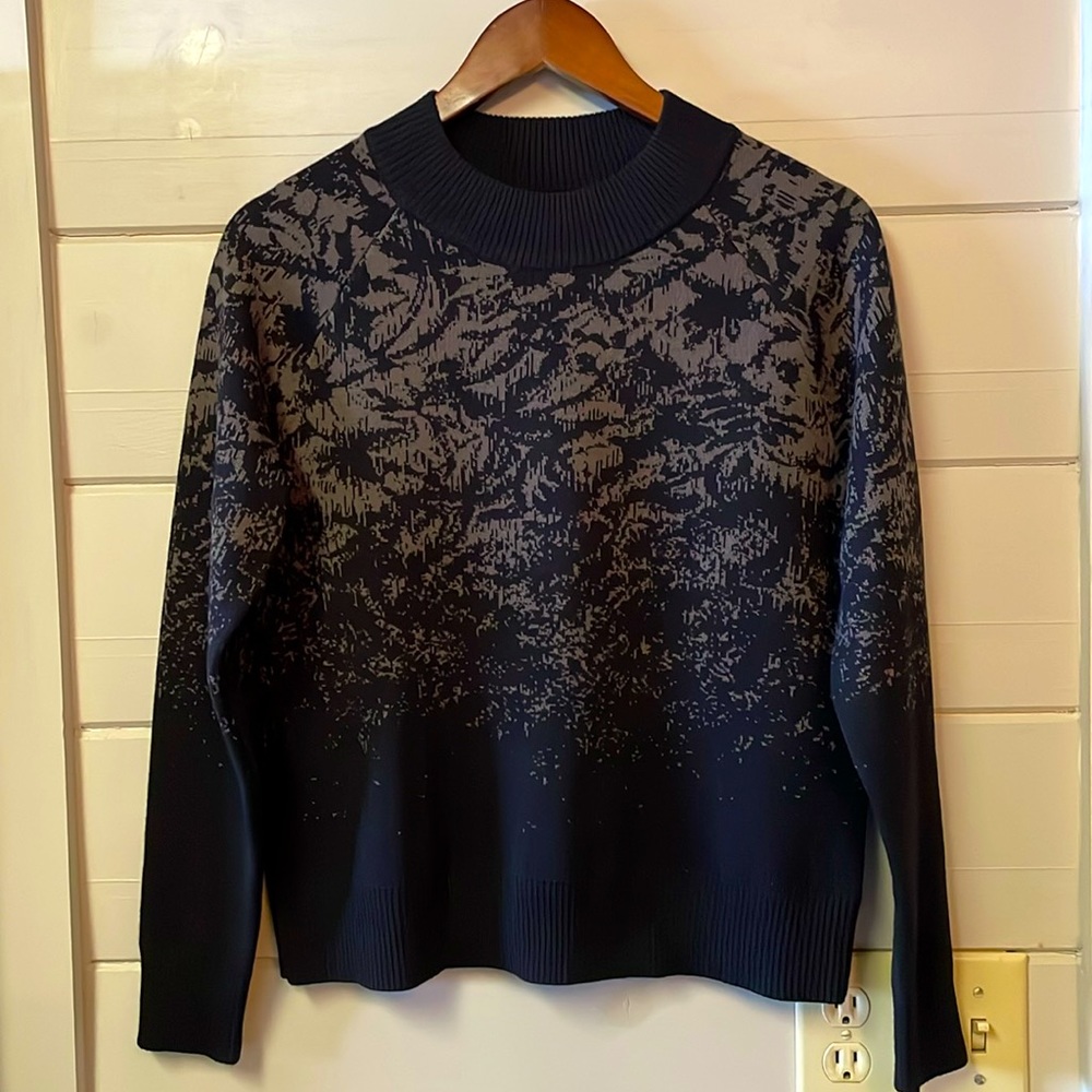 ATHLETA Jacquard Crew Sweater Frosted Floral Charcoal Grey Merino Wool Size XXS.
